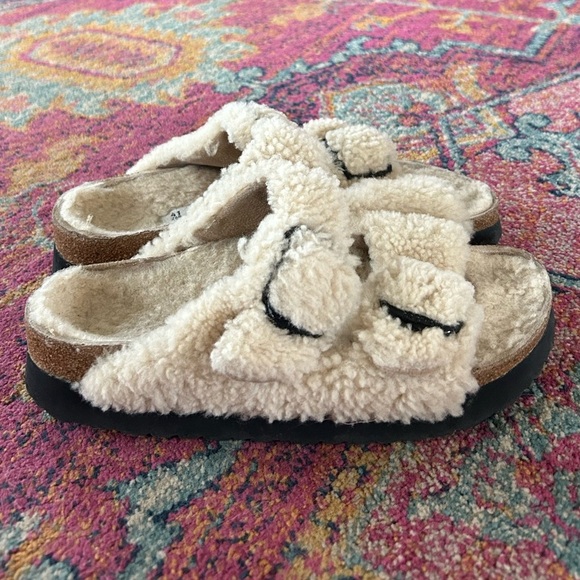 Birkenstock Papillio | Women’s Cream Teddy Bear Sherpa Lined Arizona Sandals, 10 - Picture 4 of 16